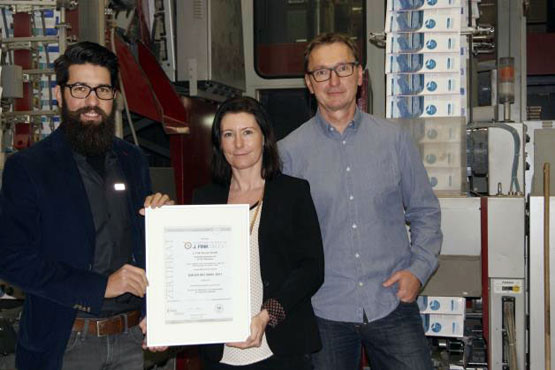 J.Fink Druck: Certificate handing over by Mr. Jochen Hofmann (Engineering Office Bernd Hölle GmbH)